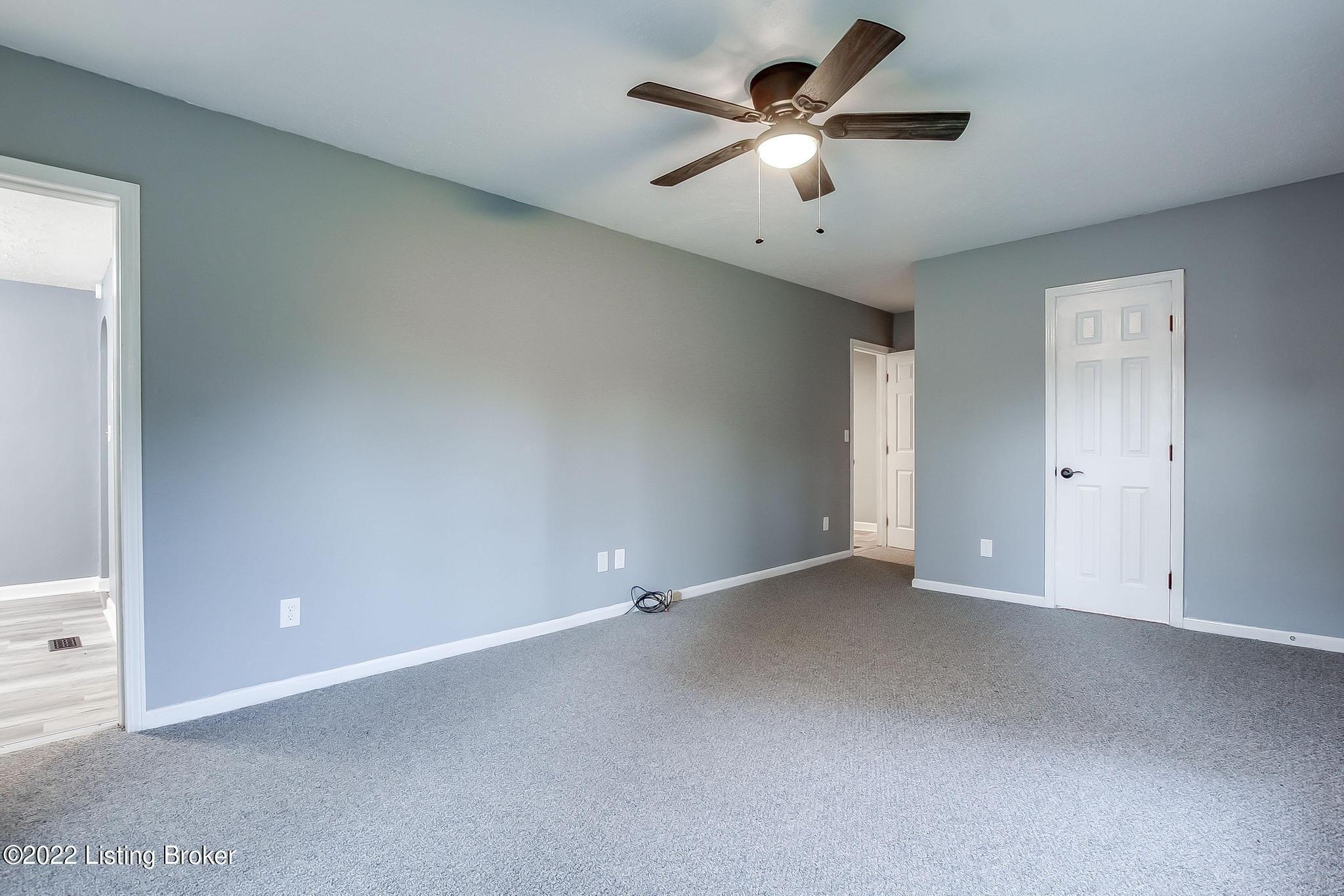 Elane Dr, Louisville, KY 40216