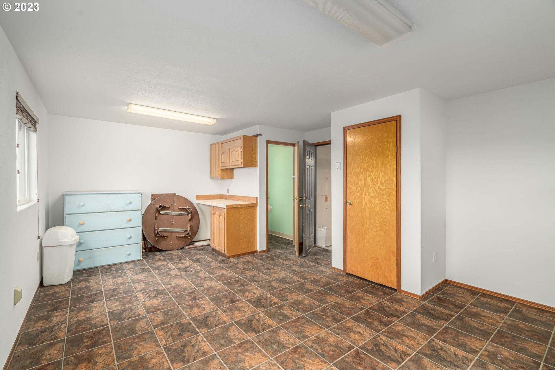 Woodland Ave, Woodburn, OR 97071