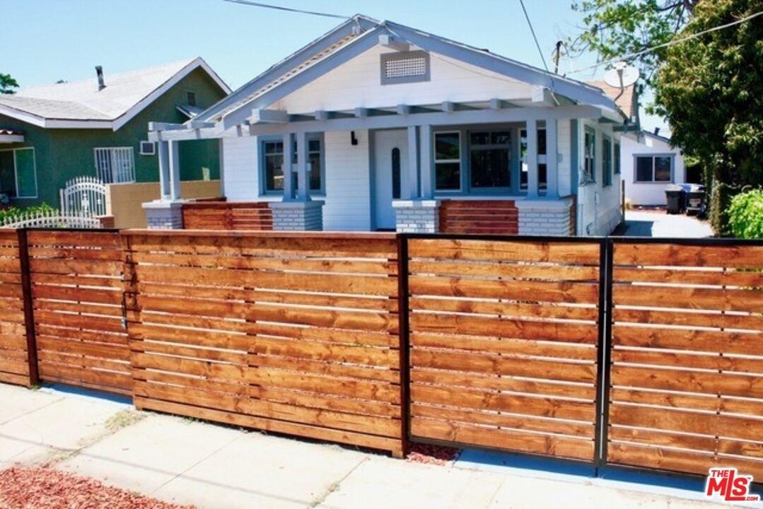 W 37th St, Los Angeles, CA 90018