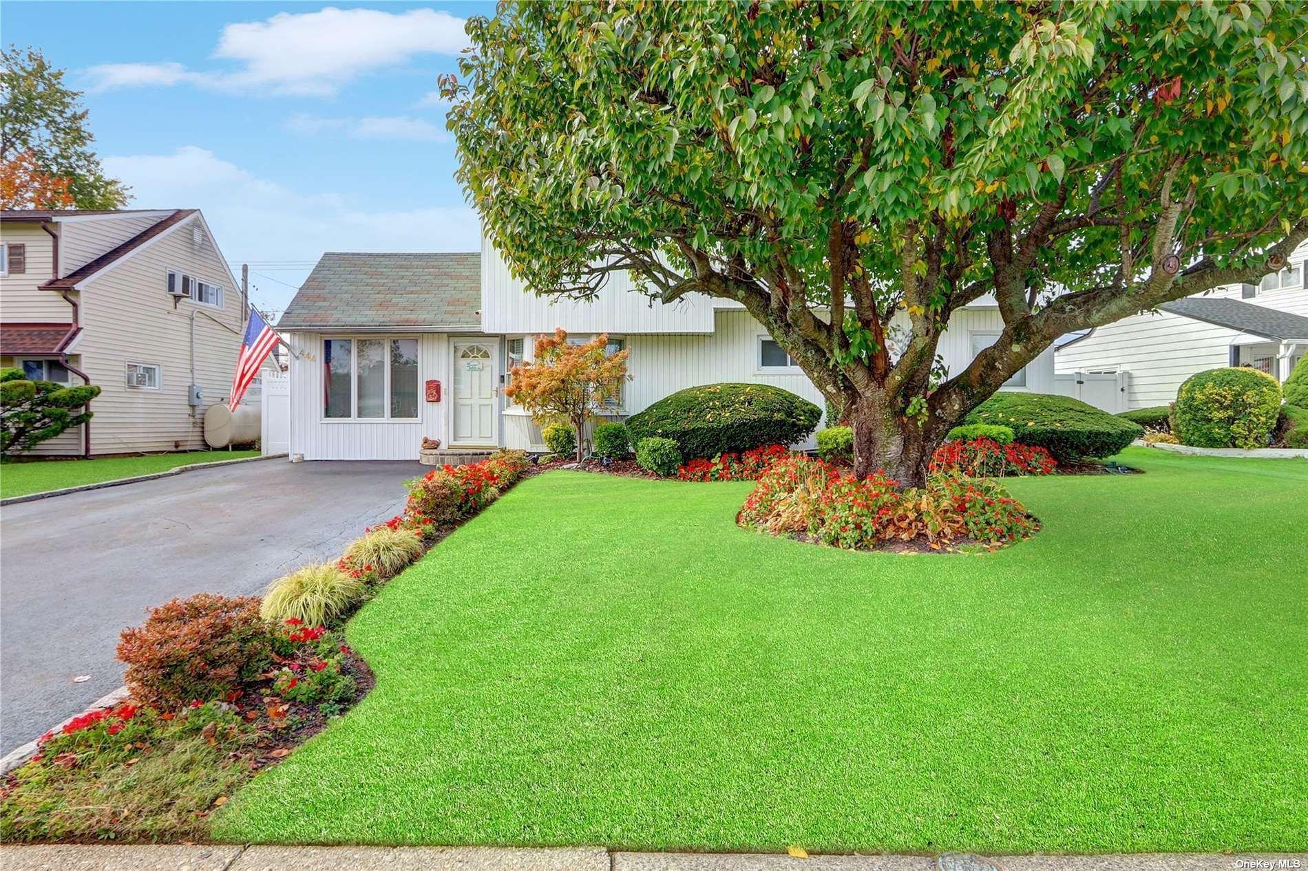 Division Ave, Hicksville, NY 11801