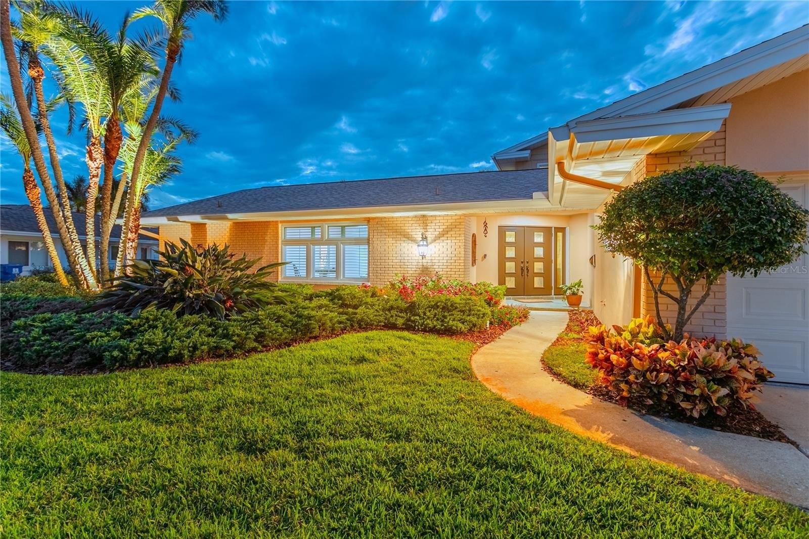 Eden Isle Dr Ne, Saint Petersburg, FL 33704