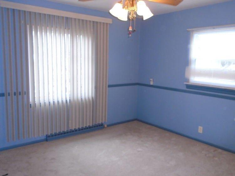 Shirley Ave, Rochelle, IL 61068