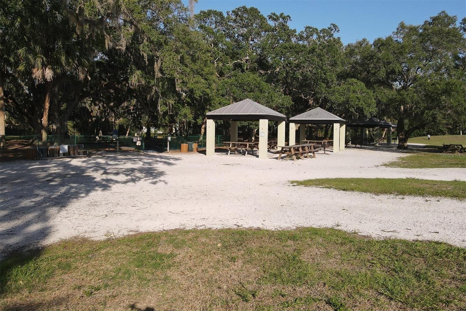 Black Oak Ct, Sarasota, FL 34232