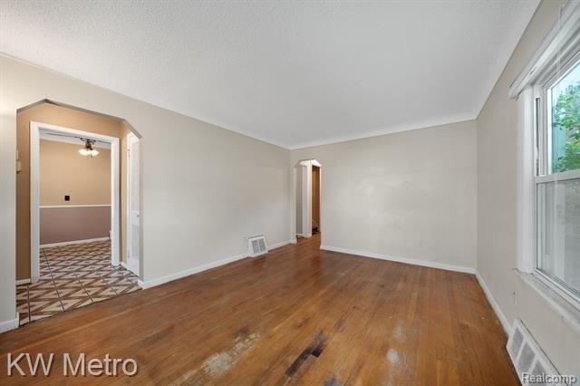 Bacon Ave, Berkley, MI 48072