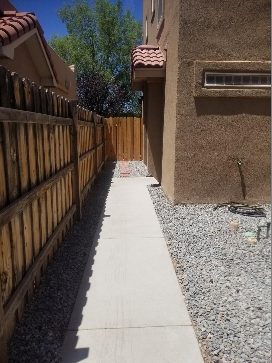 Mesa Del Rio St Nw, Albuquerque, NM 87121