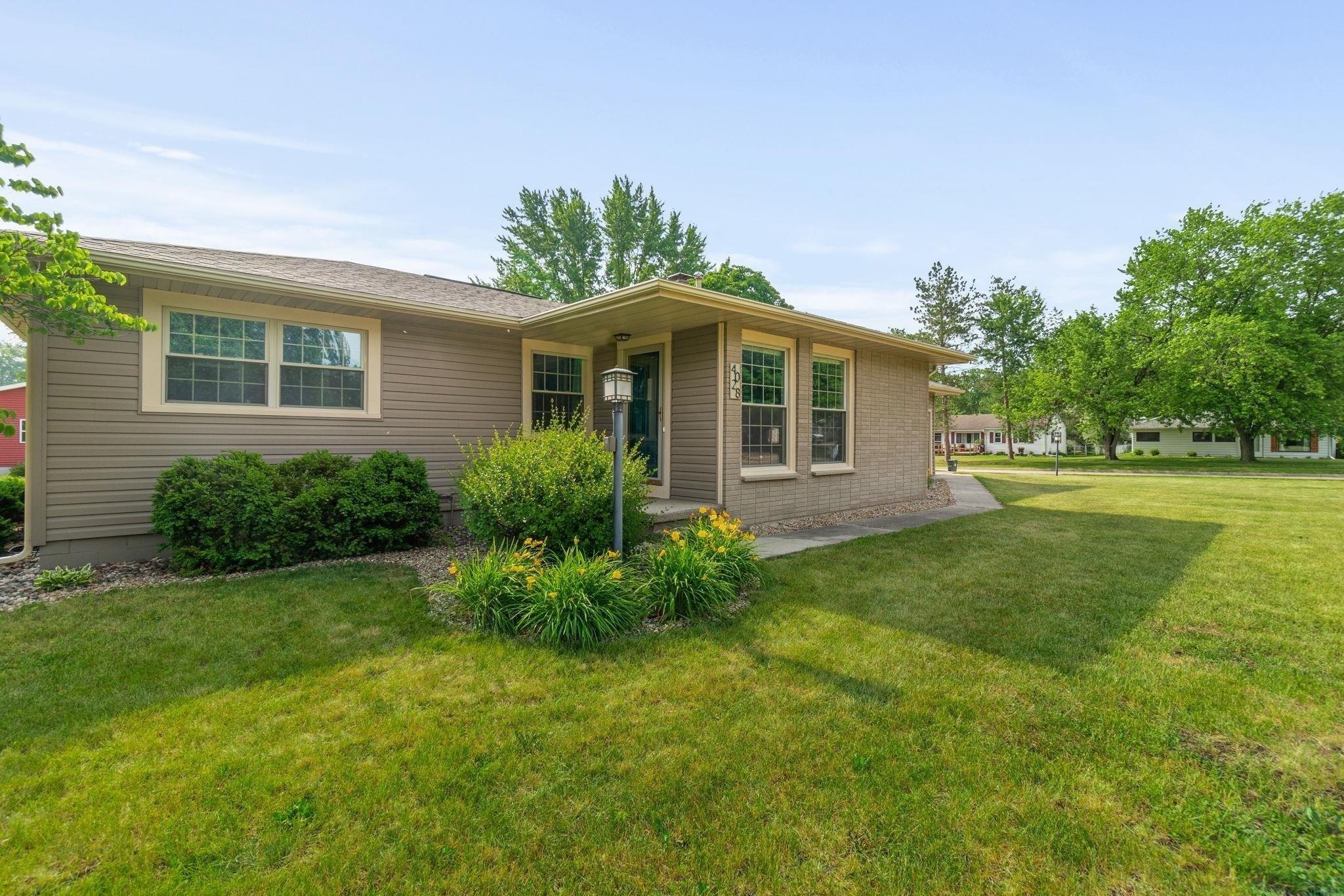 Rownd St, Cedar Falls, IA 50613