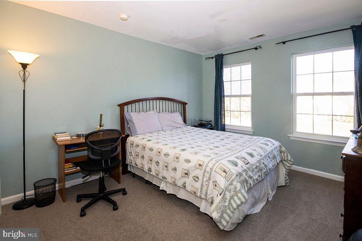 Goose Neck Ln, Sicklerville, NJ 08081