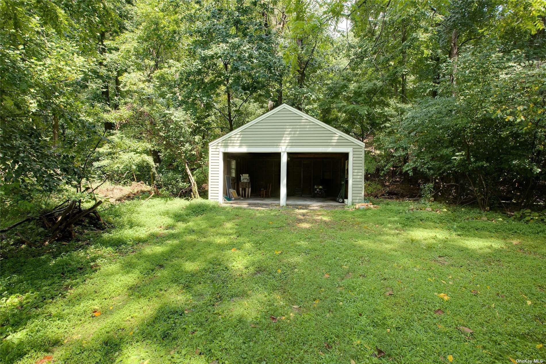 Harbor Hill Rd, Saint James, NY 11780