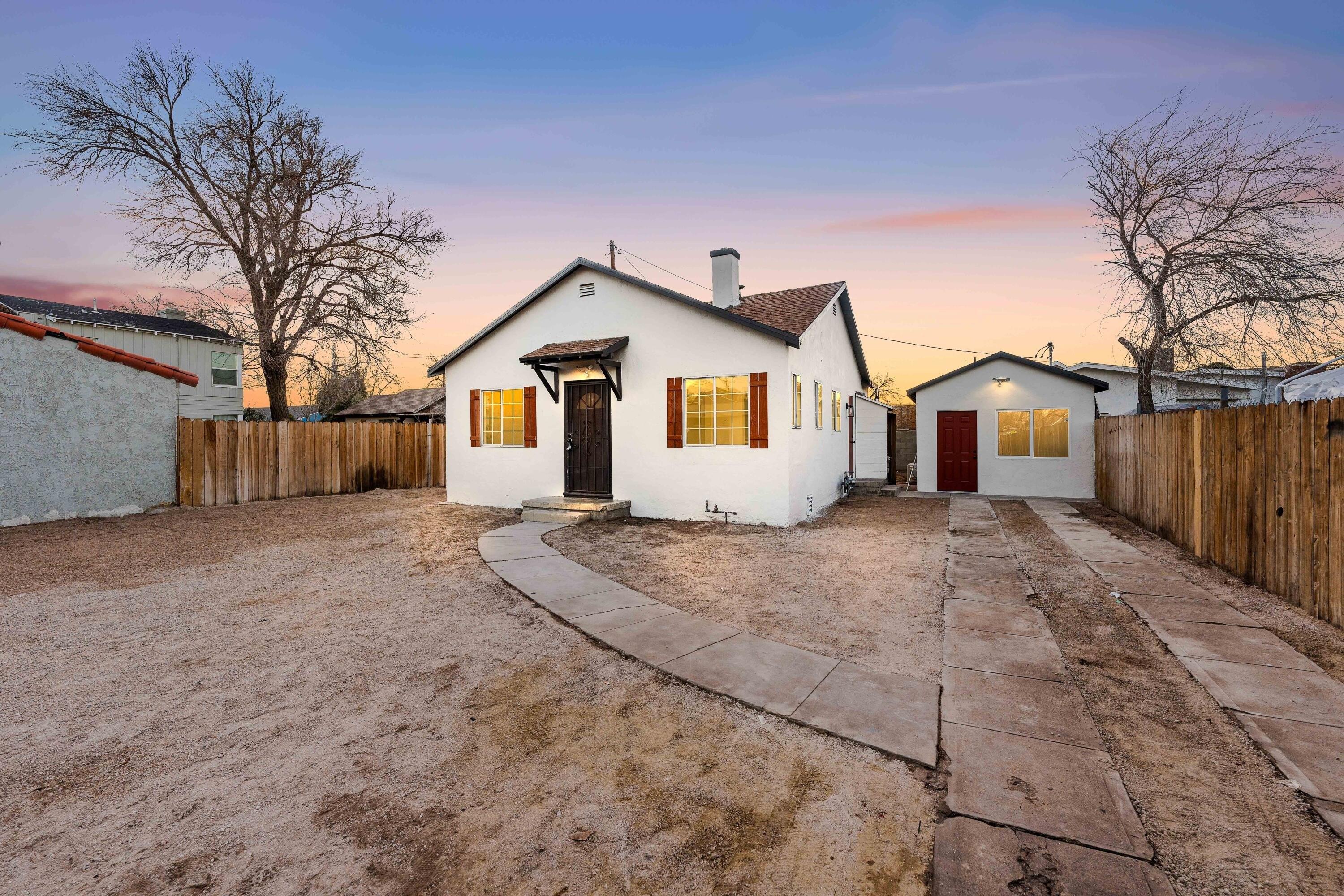 Redwood Ave, Lancaster, CA 93534