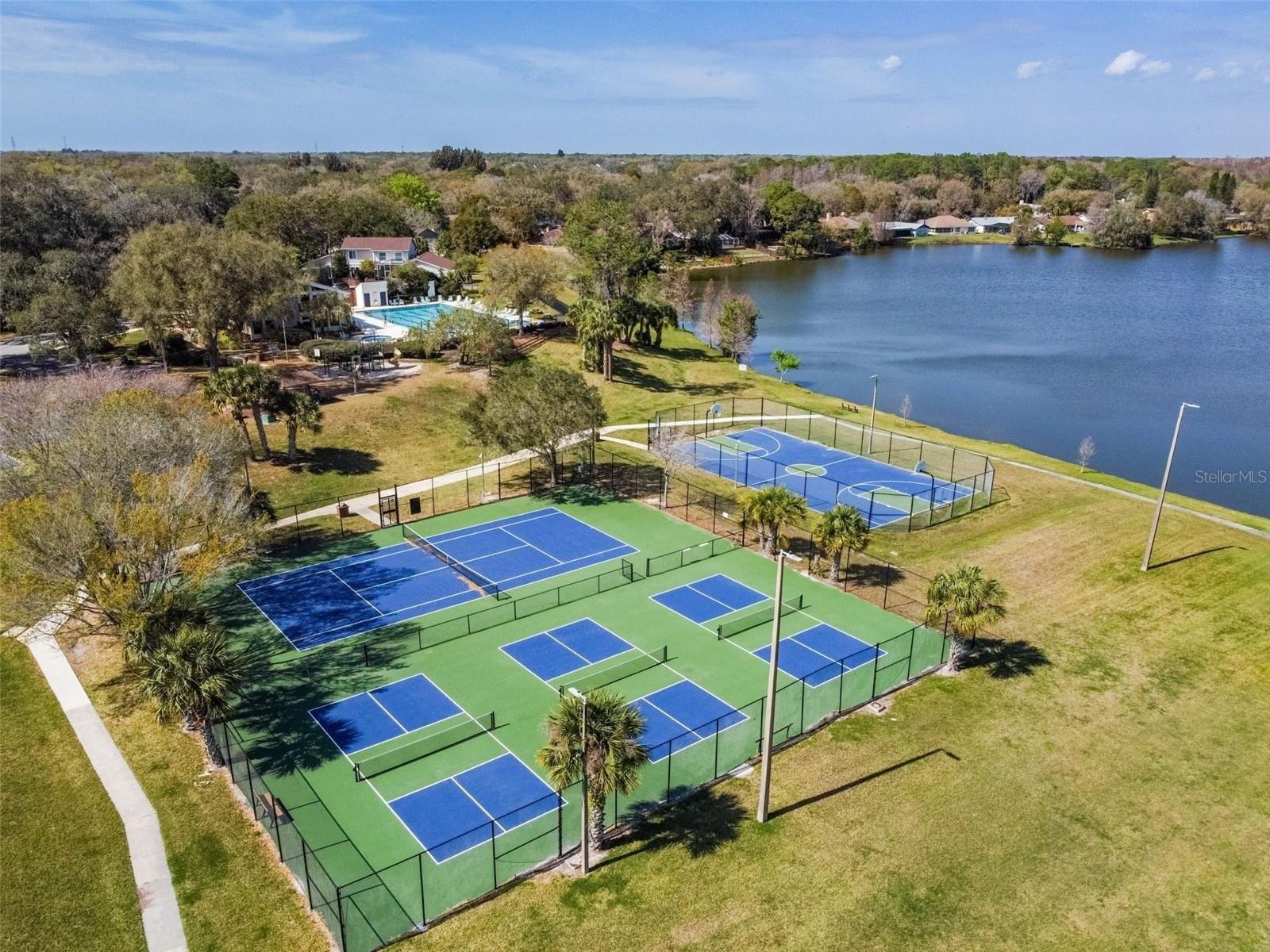 Pine Glen Cir, Lutz, FL 33559