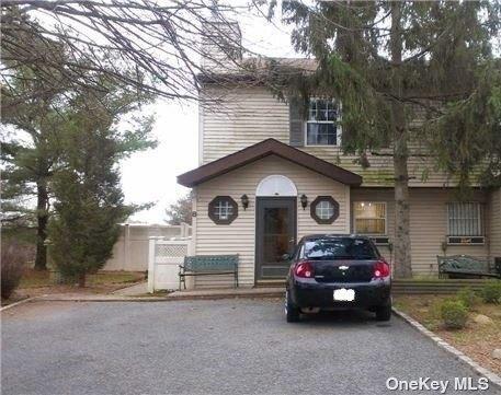 Trim St, Bay Shore, NY 11706
