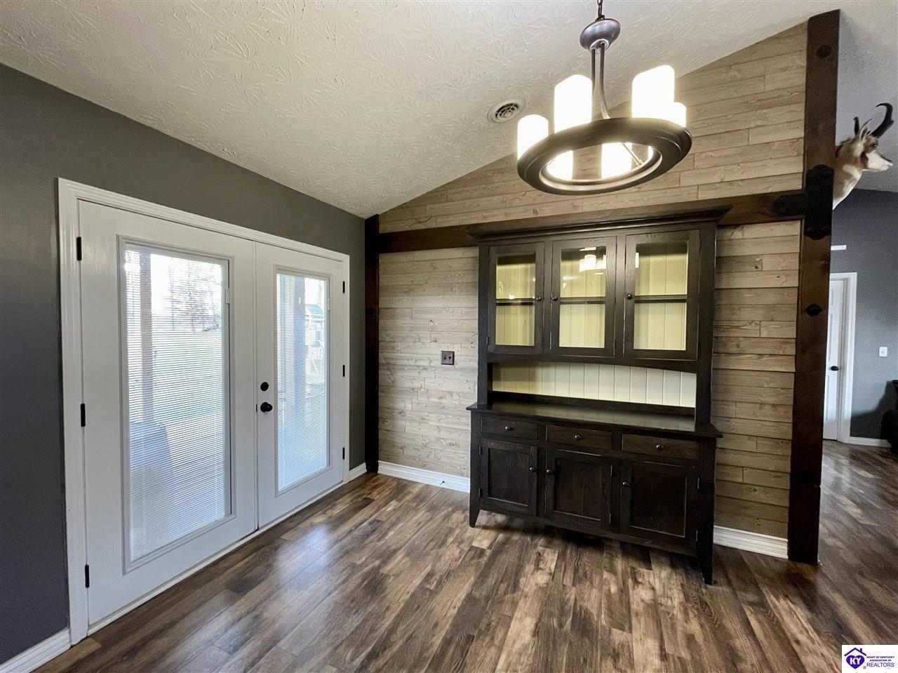 Rustic Haven Dr, Campbellsville, KY 42718