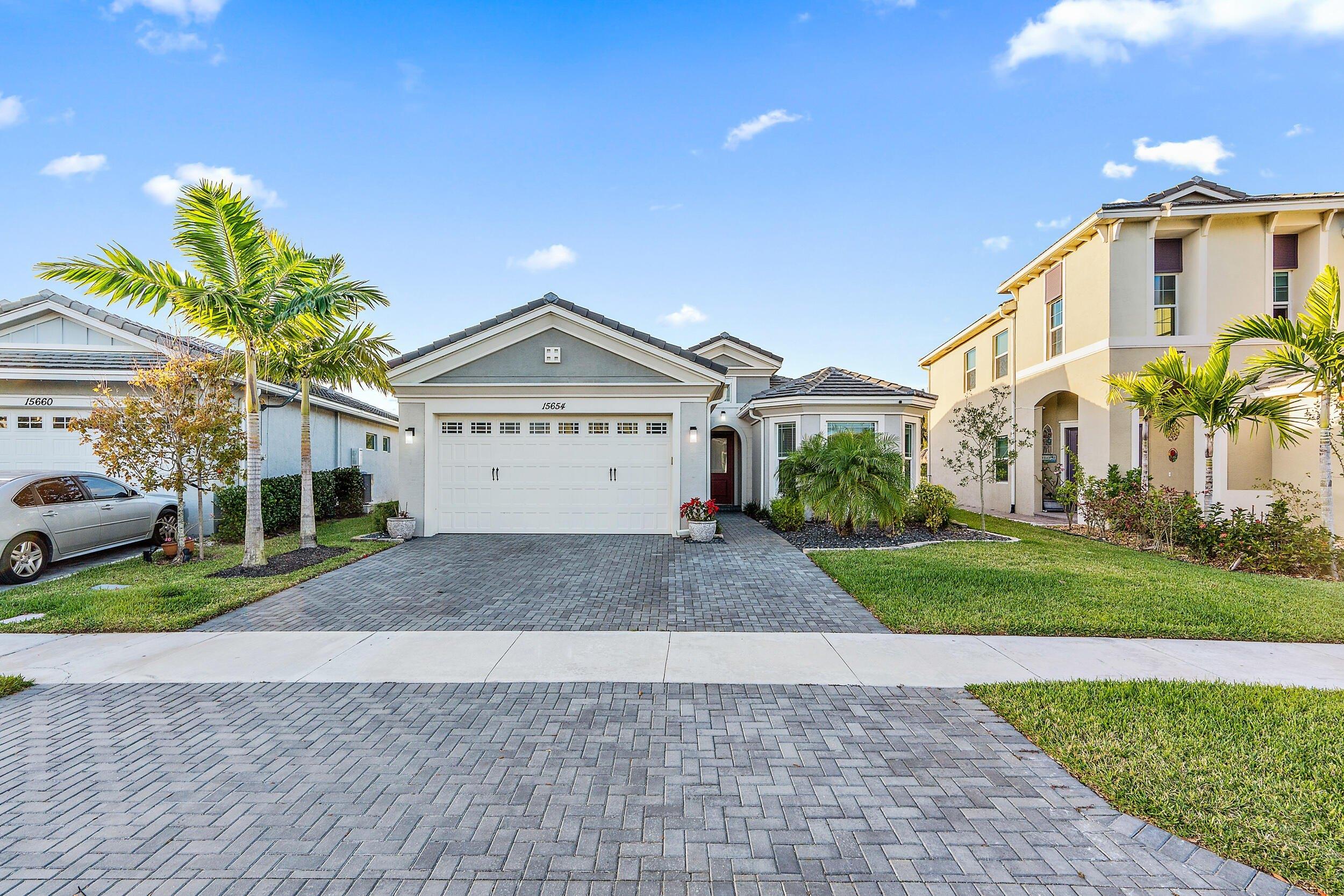 Goldfinch Cir, Loxahatchee, FL 33470