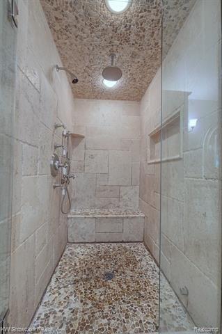 Castlemeadow Dr, Farmington Hills, MI 48335