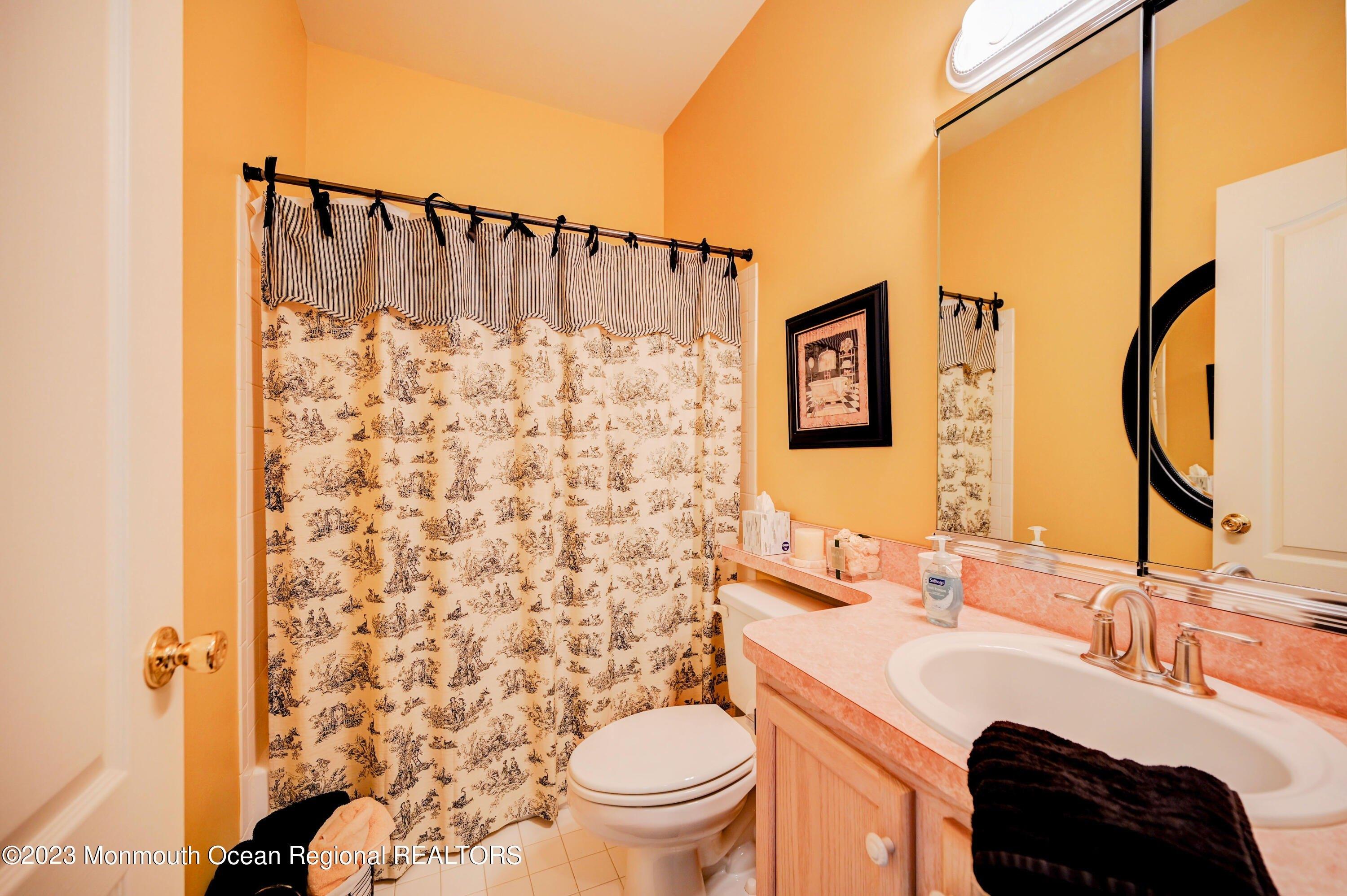 Scarecrow Ct, Freehold, NJ 07728