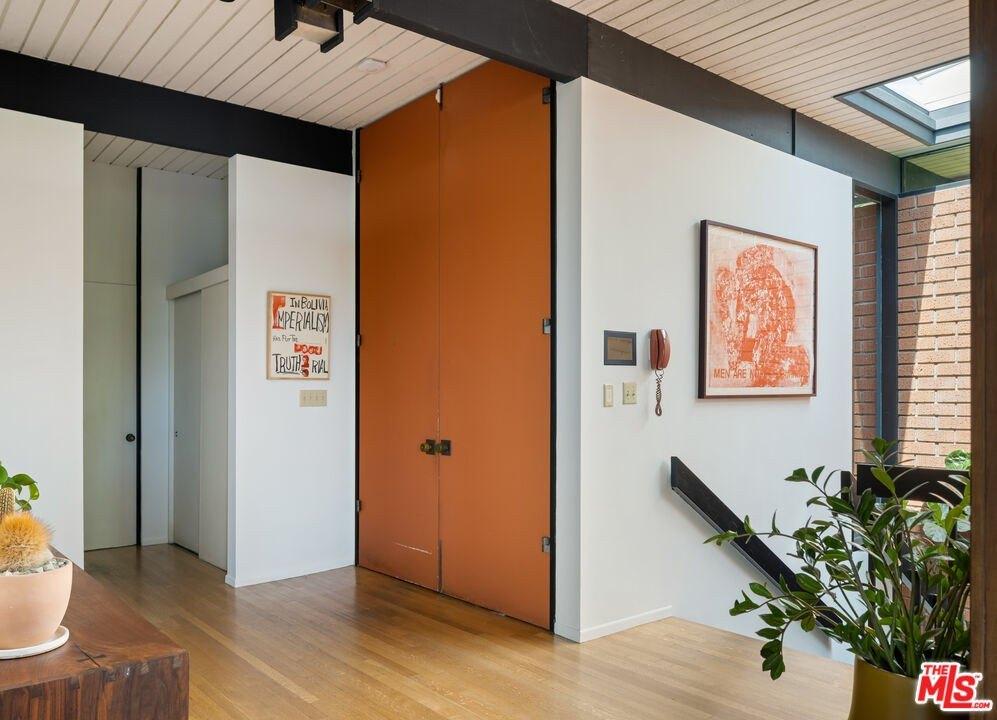 Dundee Dr, Los Angeles, CA 90027