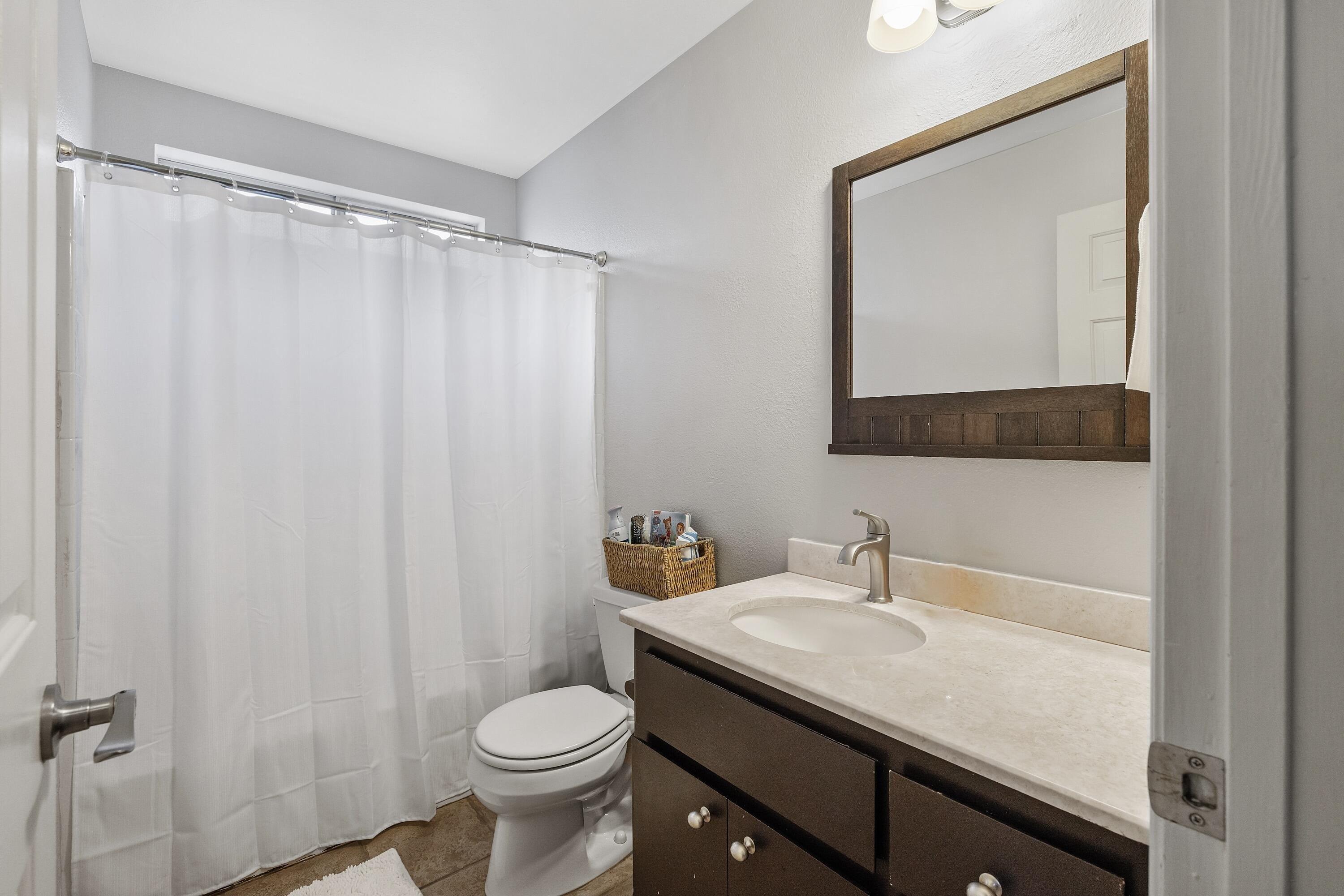 N Orange Ave, Exeter, CA 93221