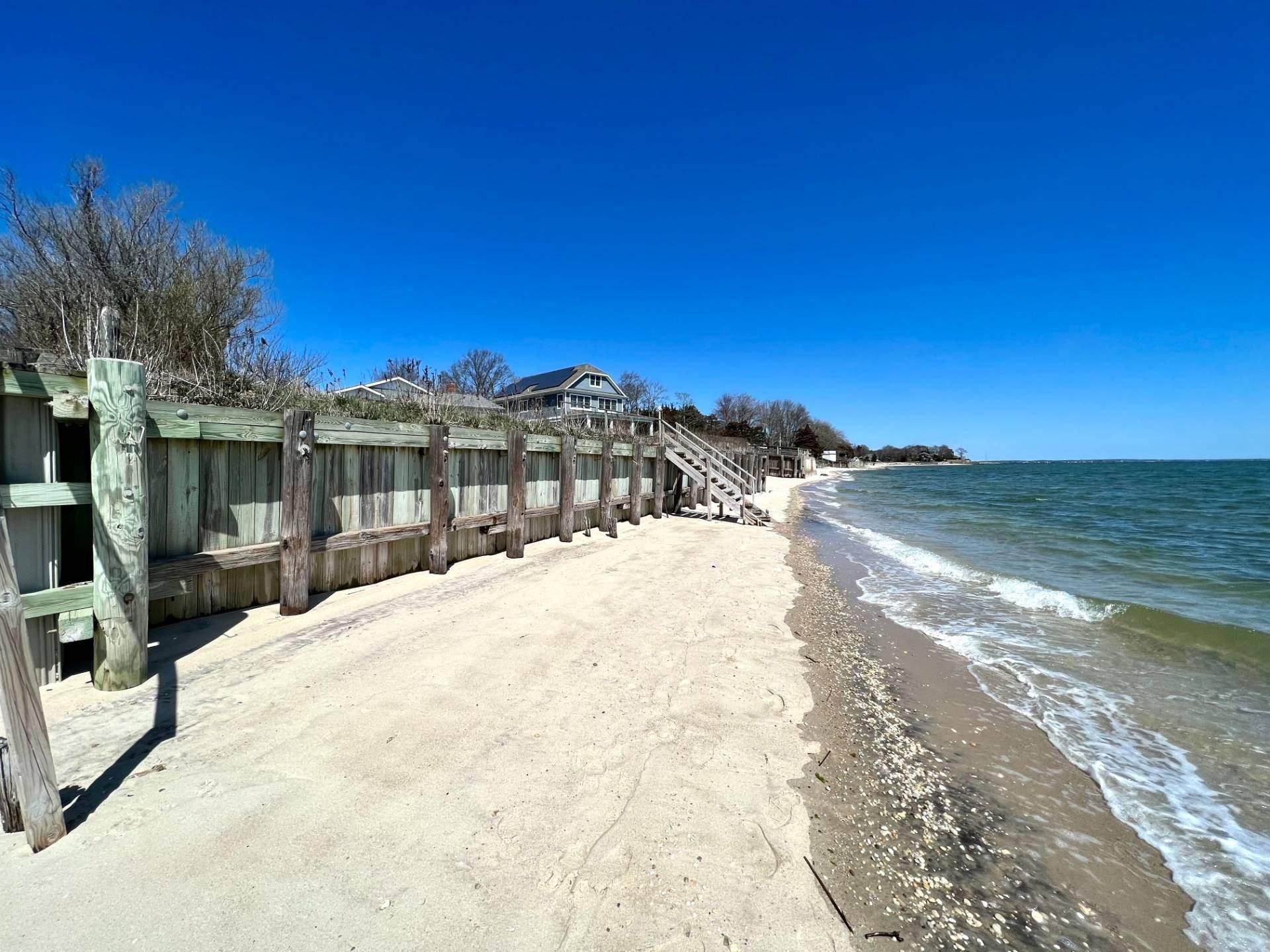 Peconic Bay Blvd, Laurel, NY 11948