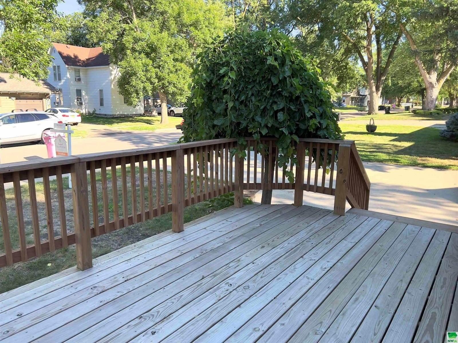 S Coral St, Sioux City, IA 51106