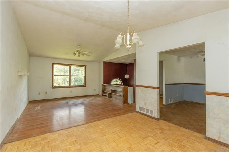 Elizabeth Dr, Leechburg, PA 15656