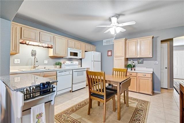 Sw Shadow Brook Dr, Blue Springs, MO 64015