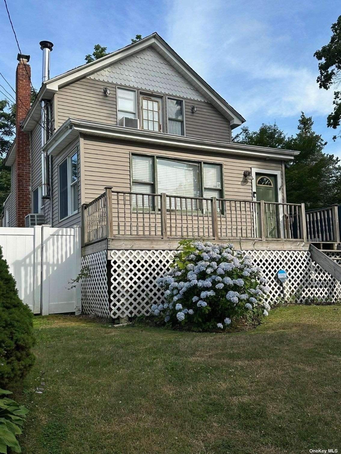 Rosewood Rd, Kings Park, NY 11754