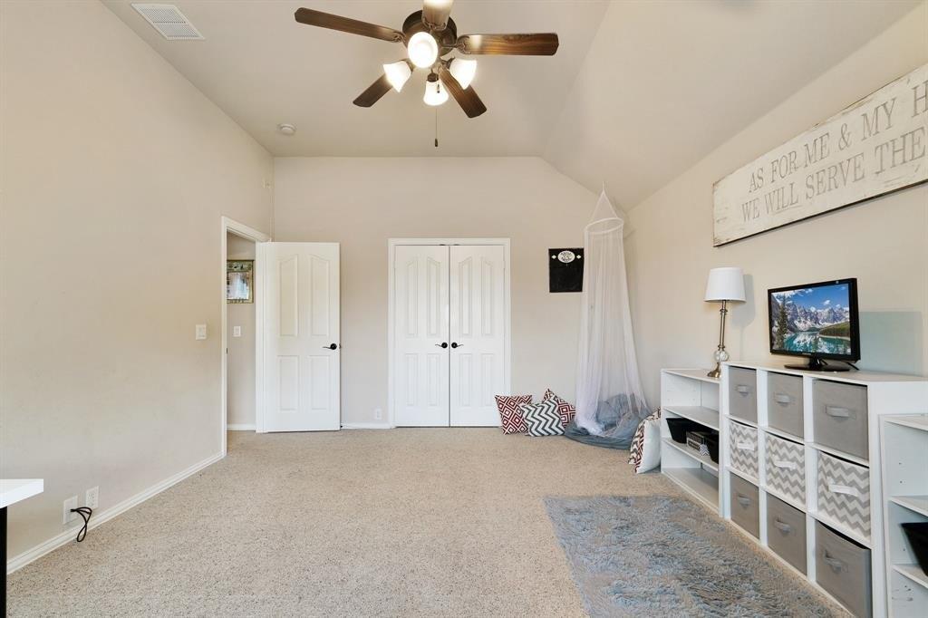 Vickie St, Crowley, TX 76036