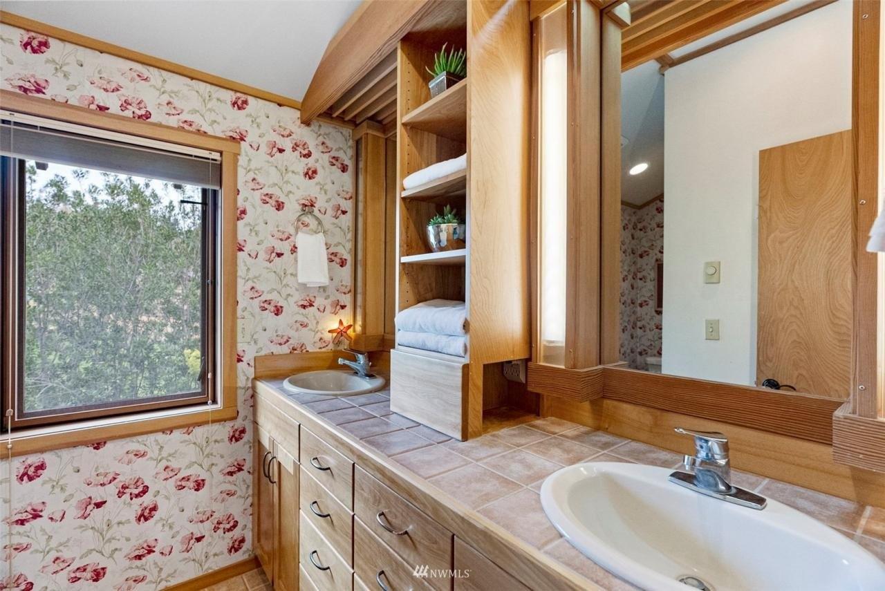 Ne Klabo Rd, Kingston, WA 98346