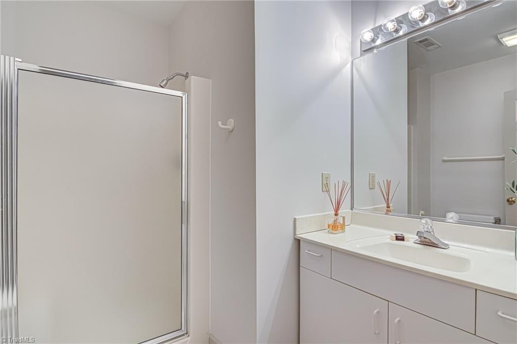 Idlewilde Heath Ct, Winston Salem, NC 27106