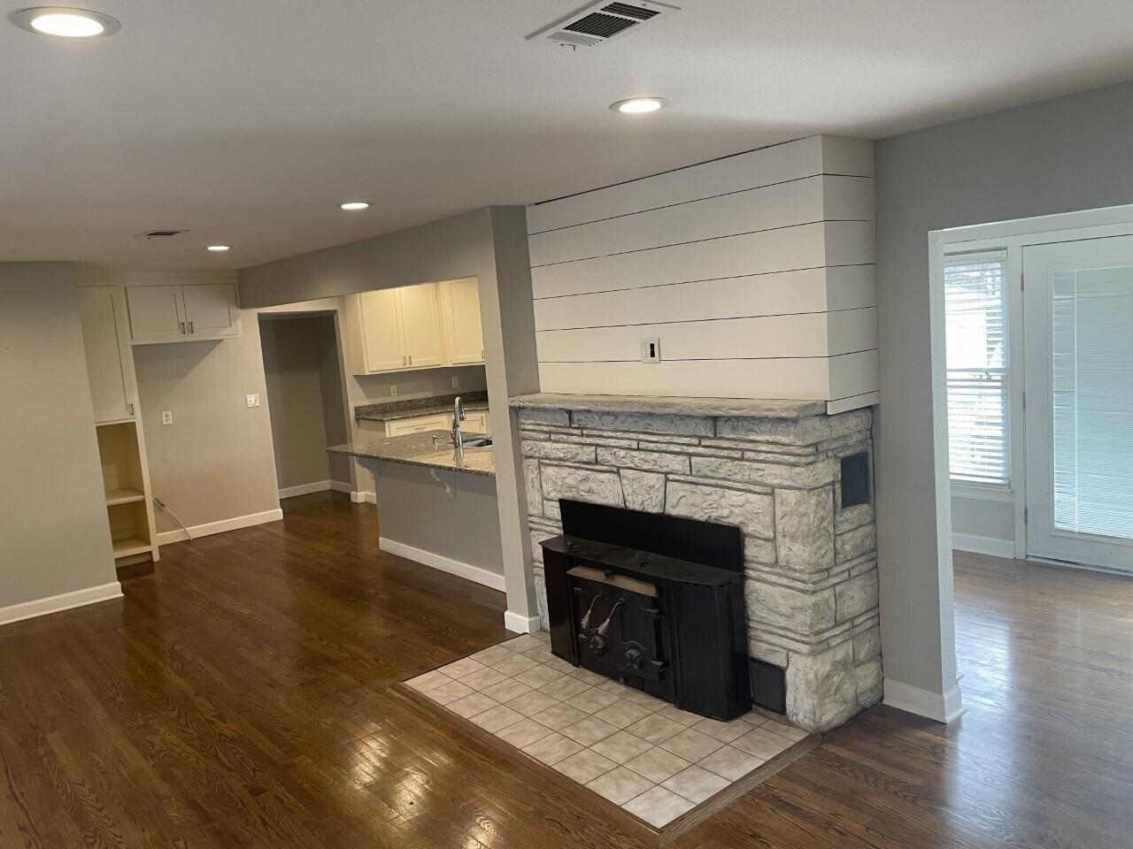W 8th St, Russellville, AR 72801