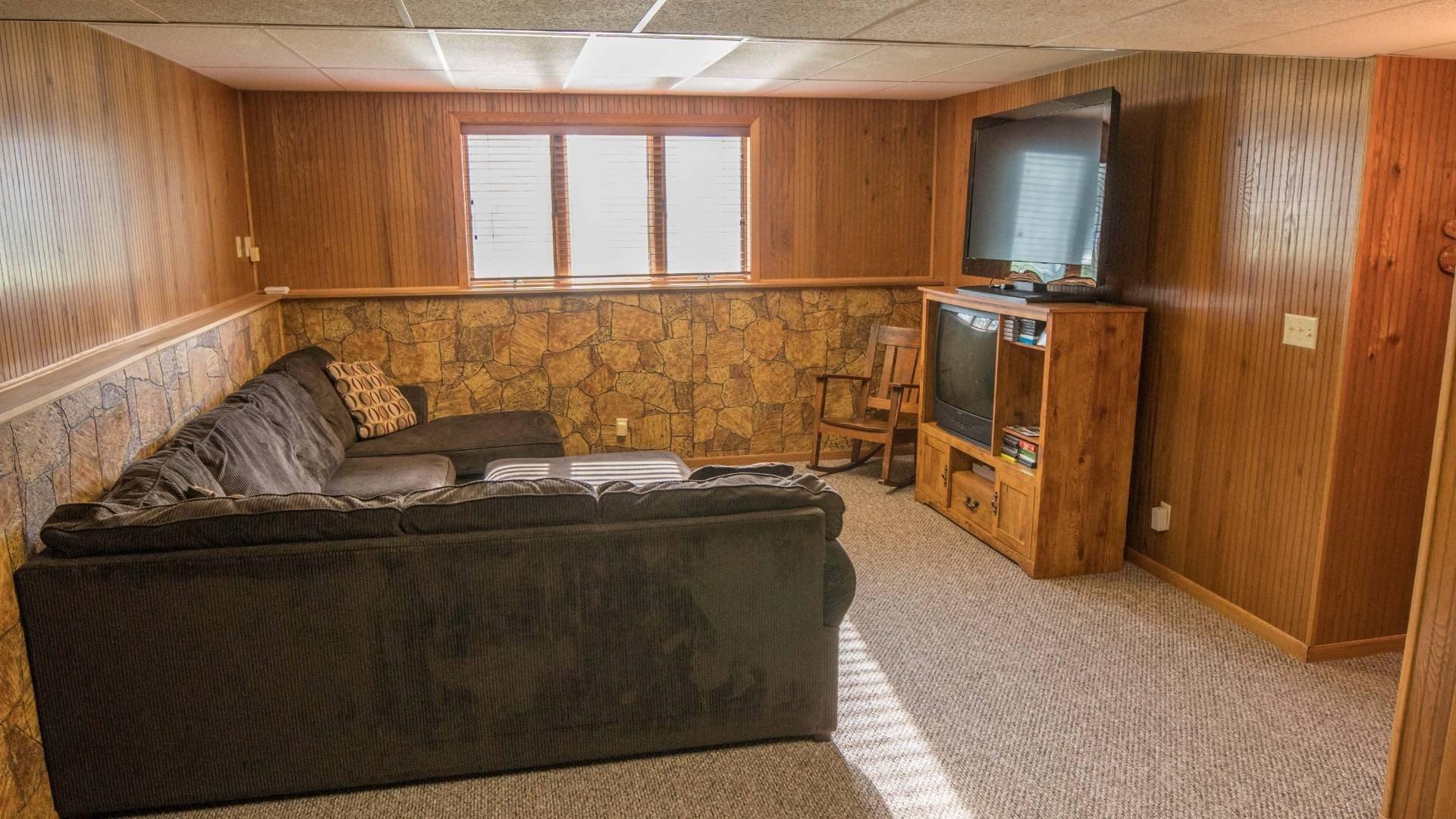 4th Ave Nw, Elgin, MN 55932