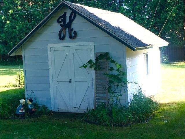 E Oak St, Greenville, MI 48838