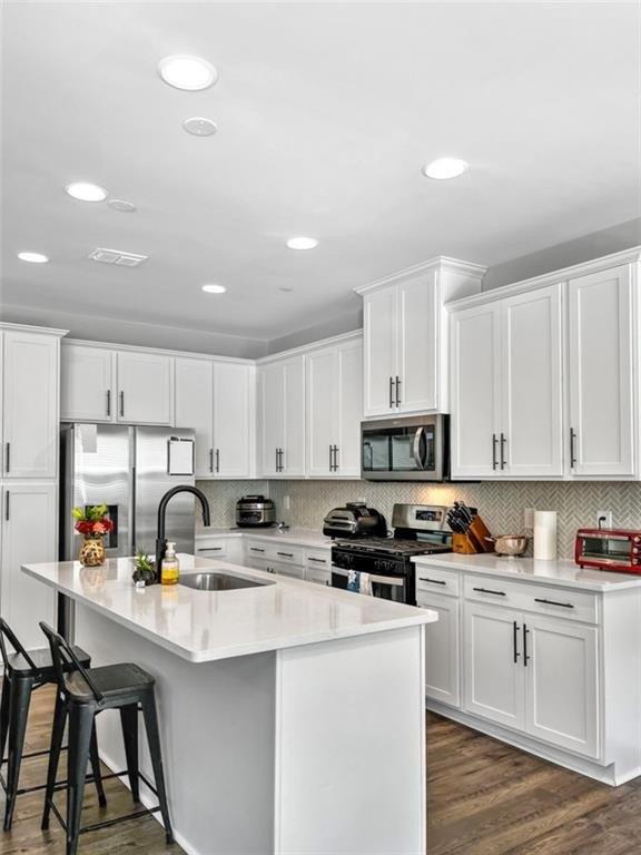 Hayden Cir, Woodstock, GA 30189