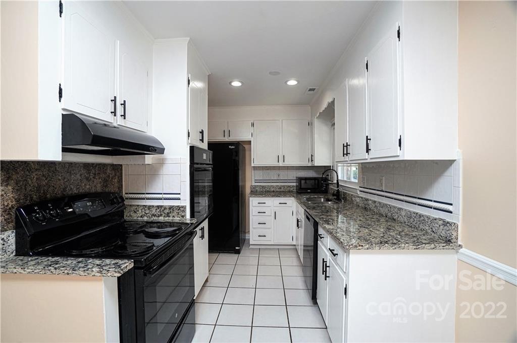 Coatbridge Ln, Charlotte, NC 28212