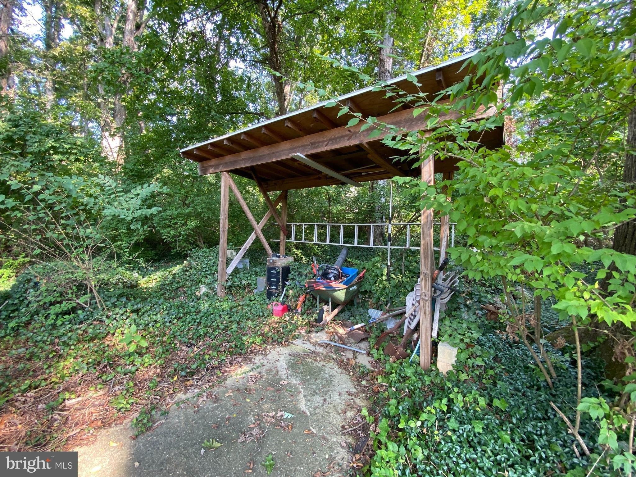 Gahant Rd, Alexandria, VA 22308
