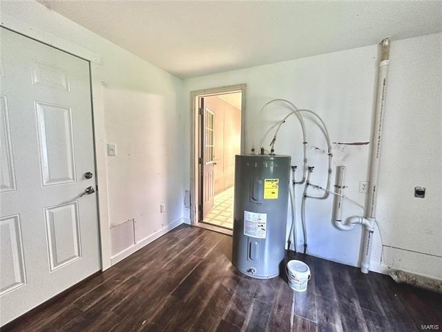 Wesley Dr, Farmington, MO 63640