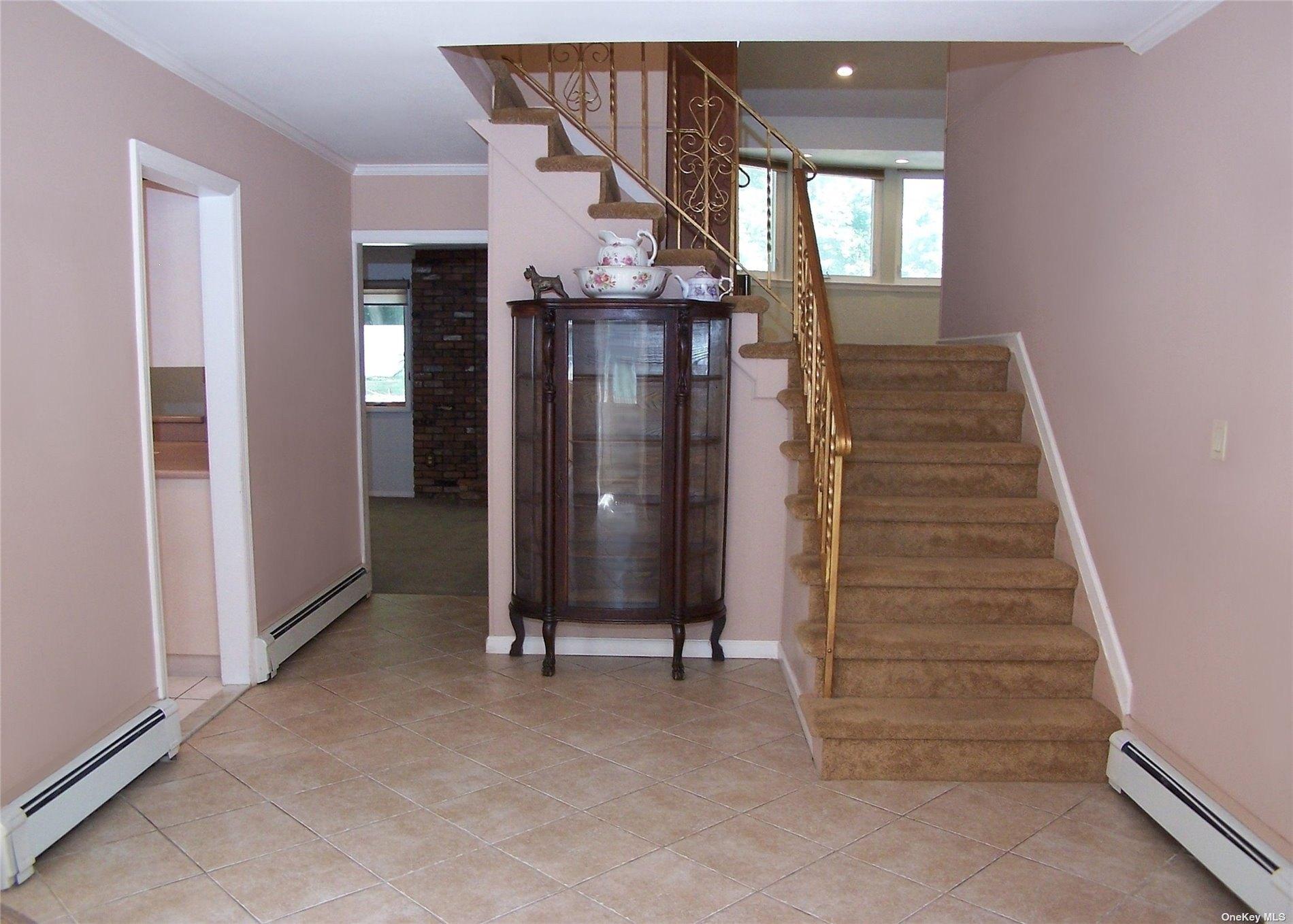 Walnut St, Lake Grove, NY 11755