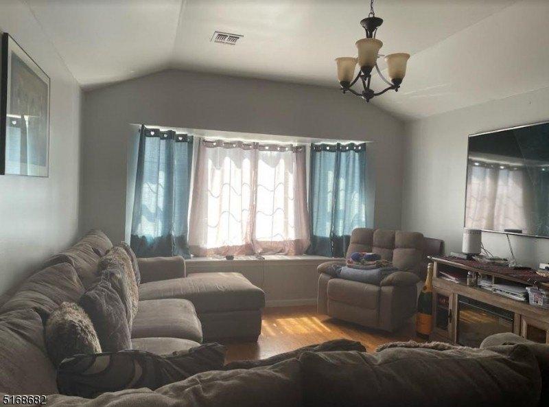 N 9th St, Newark, NJ 07107