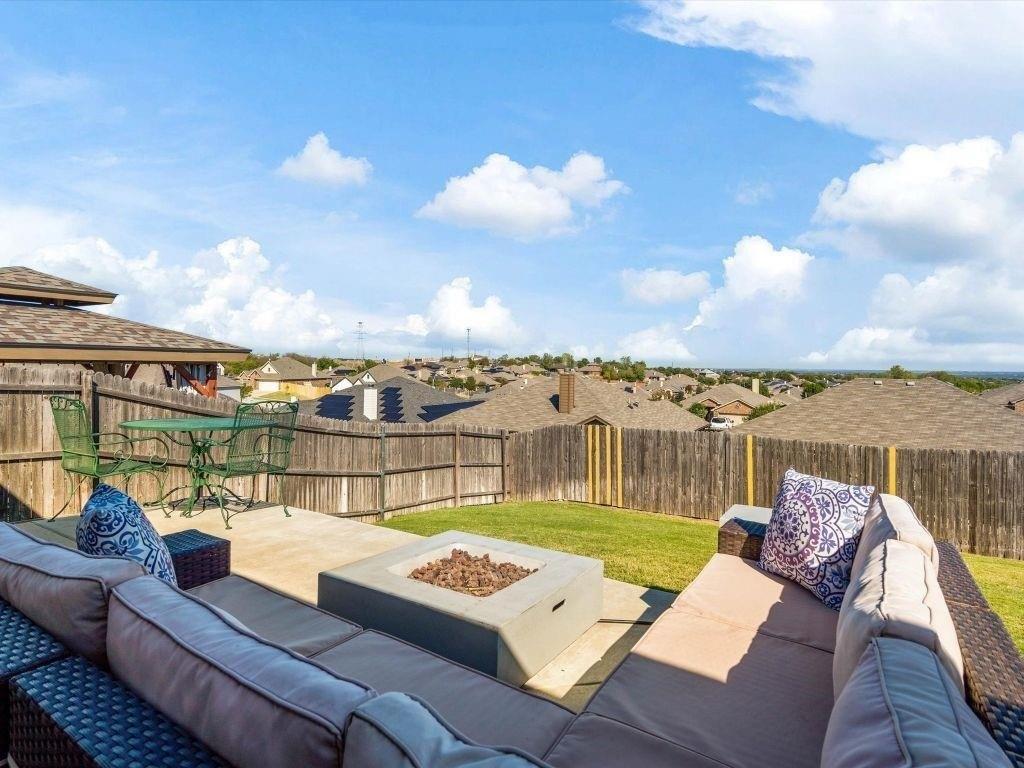 Hunters Ct, Fort Worth, TX 76108