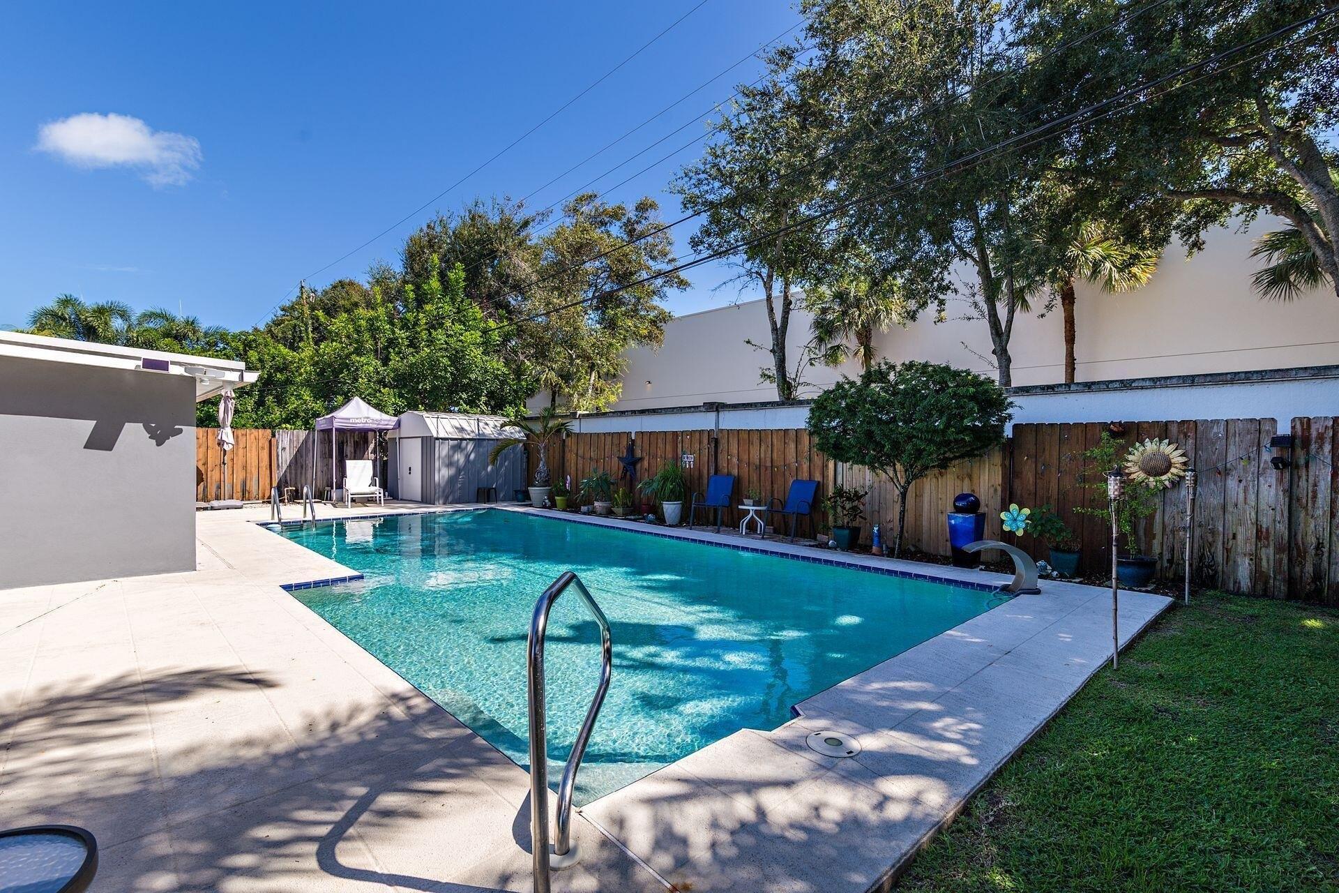 Bamboo Dr, Palm Beach Gardens, FL 33410