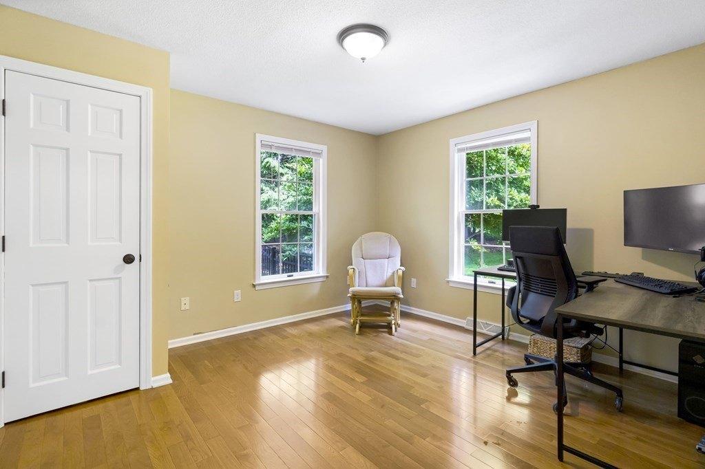 Terry Ln, East Longmeadow, MA 01028