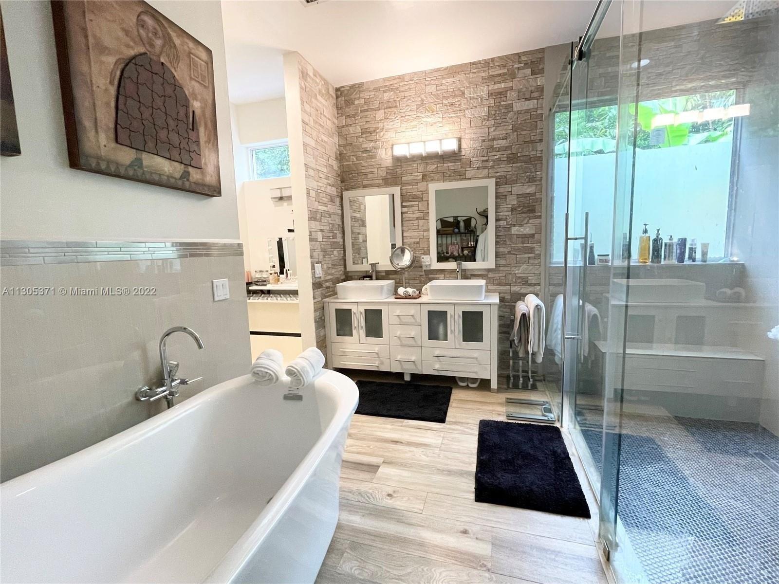 Stonemont Dr, Weston, FL 33326
