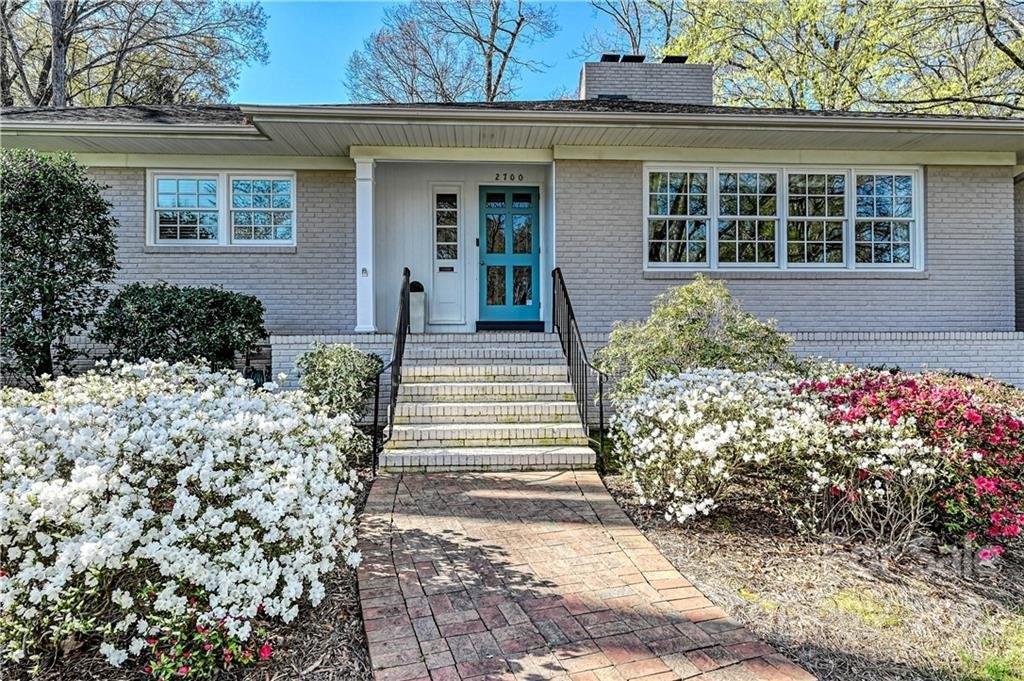 Wintergreen Dr, Charlotte, NC 28211