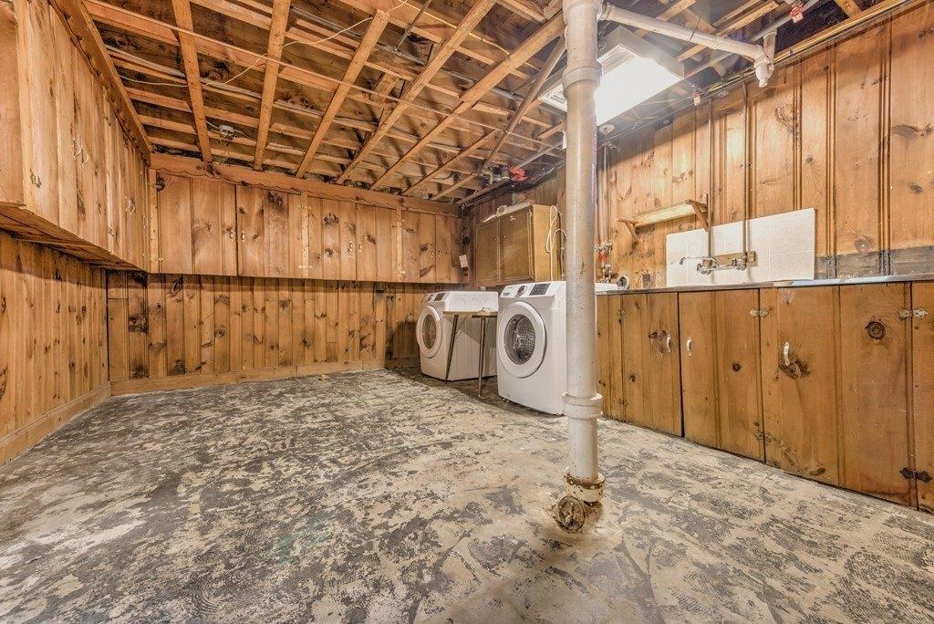Locust St, Holyoke, MA 01040
