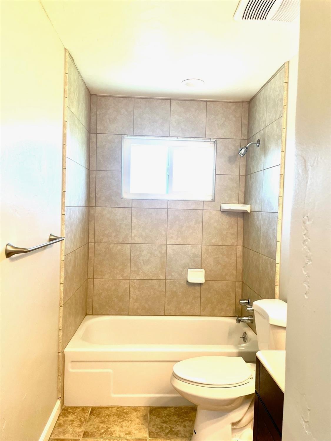 W La Vida Ave, Visalia, CA 93277