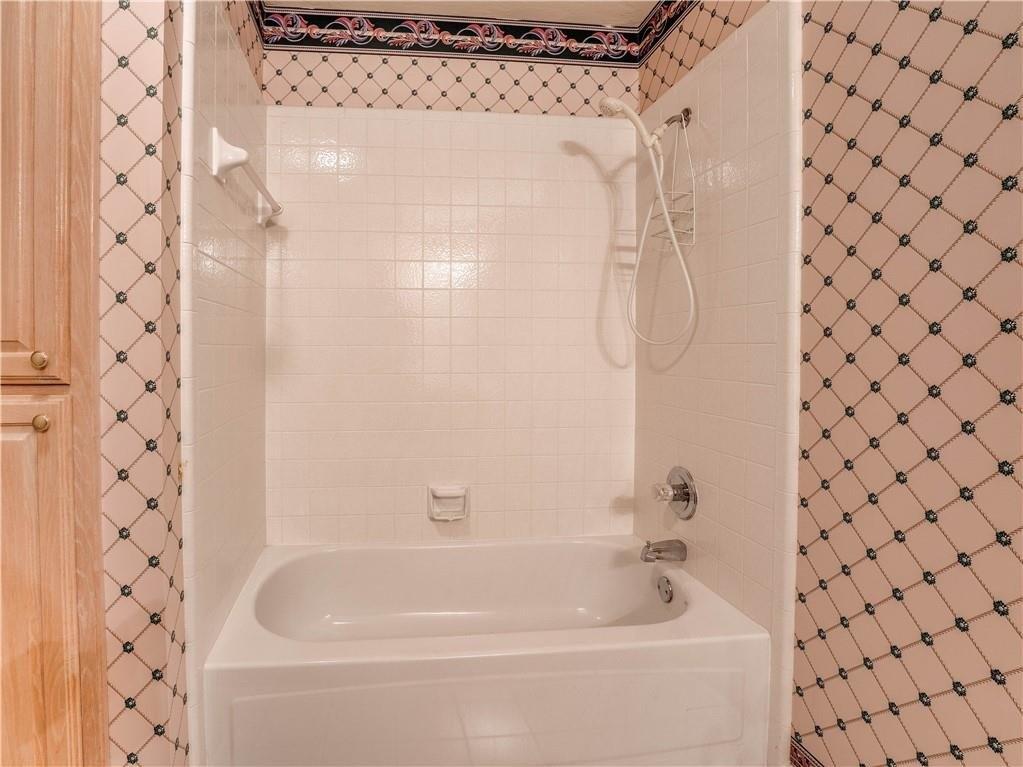 Pinebrooke Ct, Norman, OK 73072