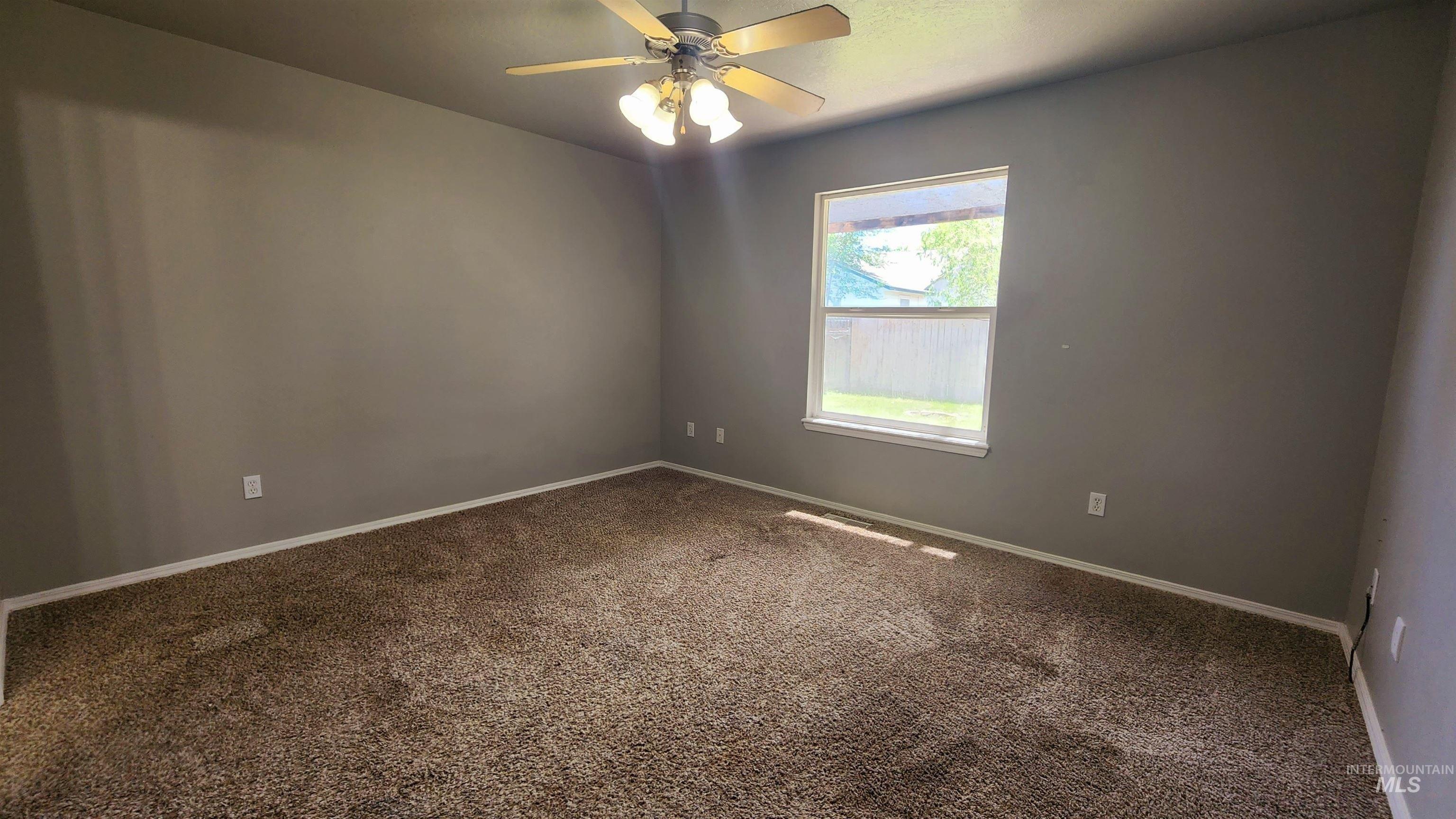 Tara St, Caldwell, ID 83607