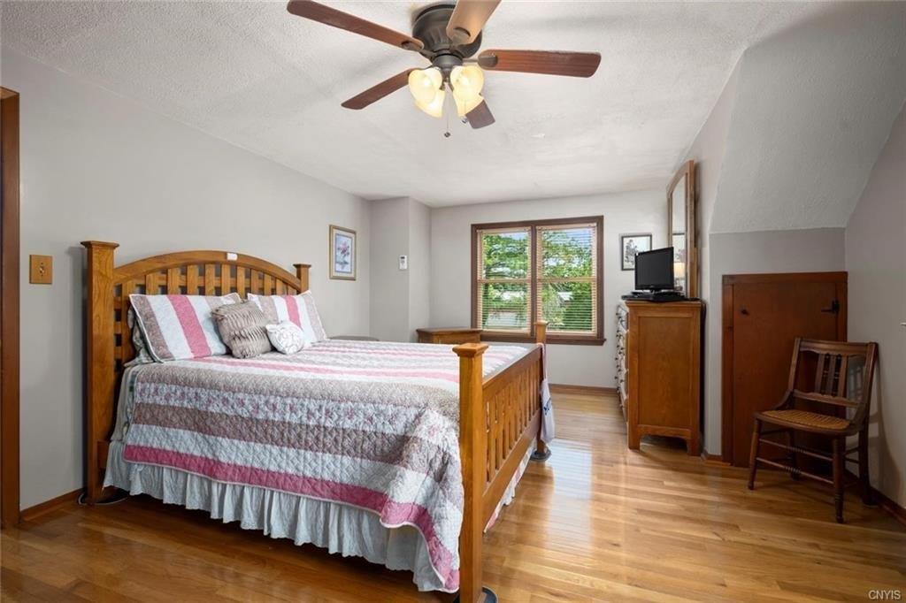 Crescent Dr, New York Mills, NY 13417