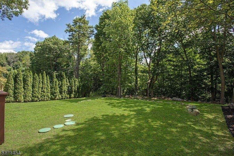 Shepperd Ln, Highland Lakes, NJ 07422