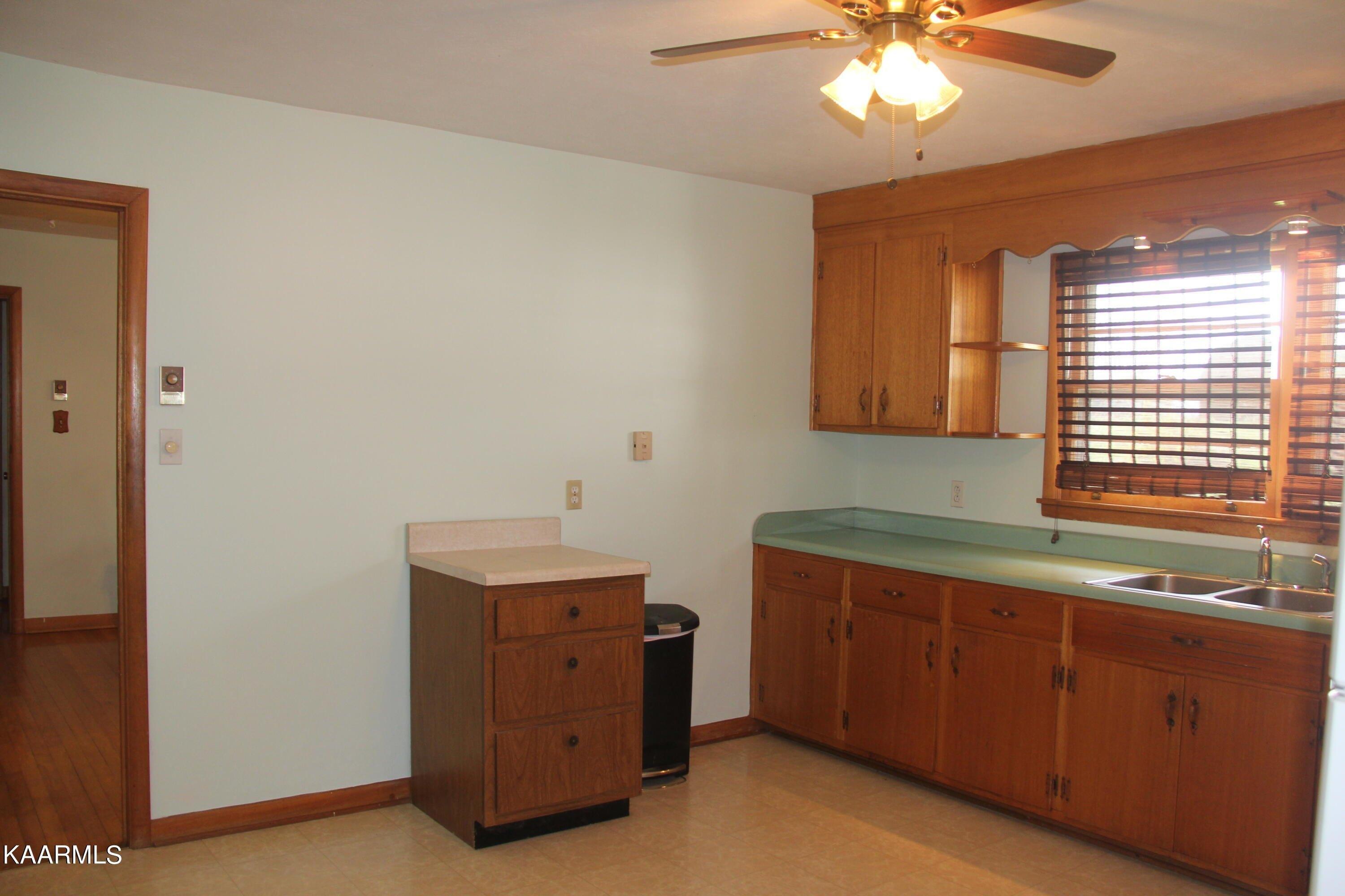 Ewing Rd, Powell, TN 37849